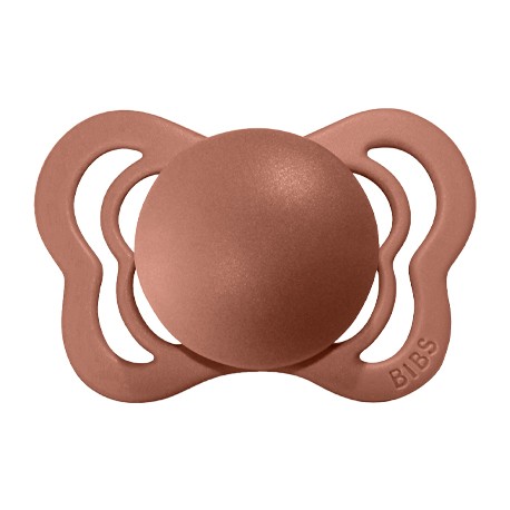 Bibs Couture, Storlek 1 (0-6 mån.), Anatomisk - Latex, Namnnappar Bibs Couture, Storlek 1 (0-6 mån.), Anatomisk - Latex, Namnnappar